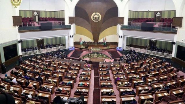 رییس مجلس نمایندگان: مجلس پیش از تصویب بودجه‌ی مالی سال ۱۴۰۰ به رخصتی رفته نمی‌توانند