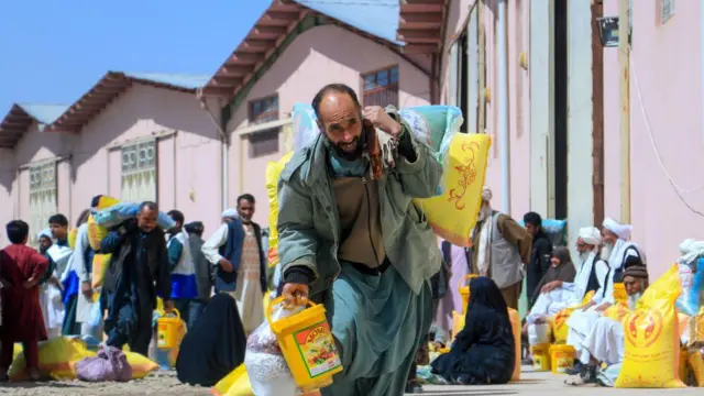 کمک ۶.۷ میلیارد دالری به افغانستان بعد از تسلط گروه طالبان در کشور